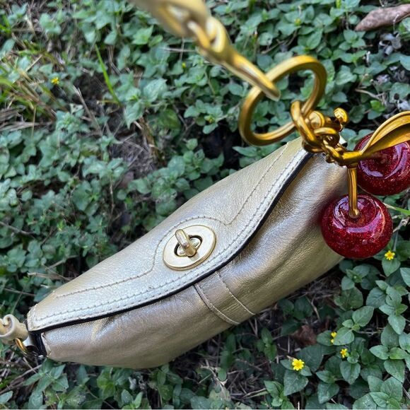 COACH Gold Y2K Shimmer Metallic Turnlock Baguette Hobo Shoulder SoHo Hampton - Picture 7 of 13